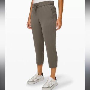 Lululemon On The Fly Crop - Olive